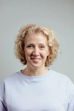 註冊流程教學人物示意